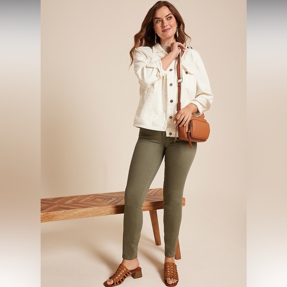 Maurice’s Green Jeans - Picture 1 of 10